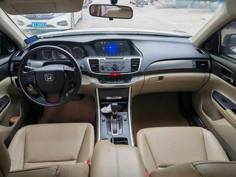 中山16年本田雅阁8