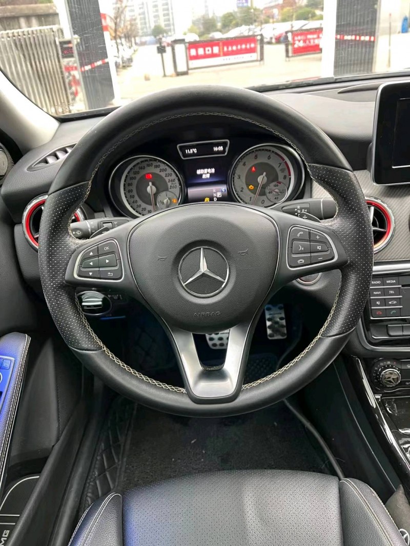 宜昌17年奔驰GLA6