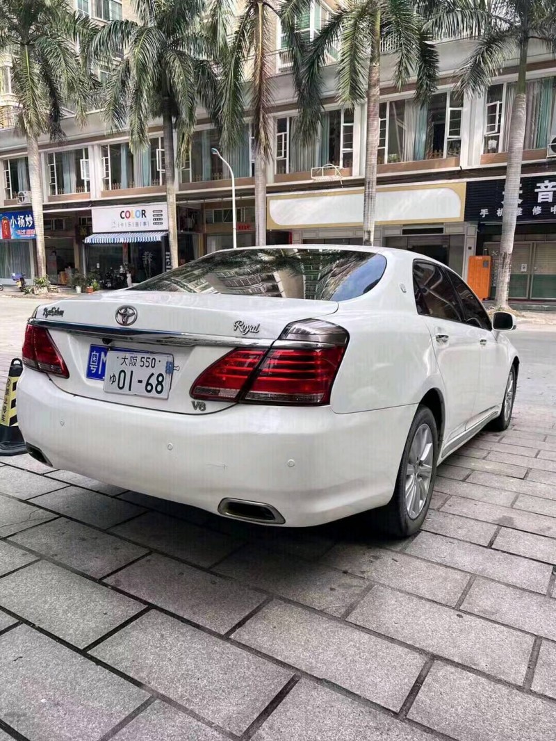 珠海14年丰田皇冠6