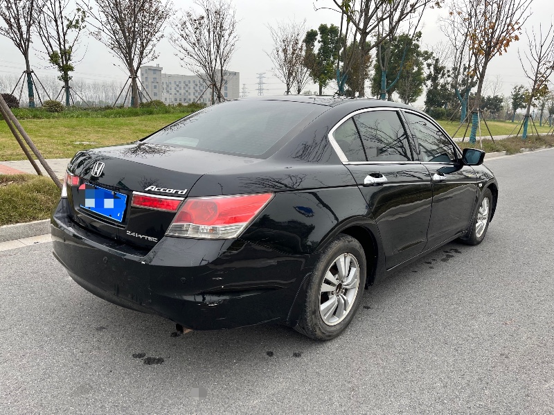 泰州08年本田雅阁4