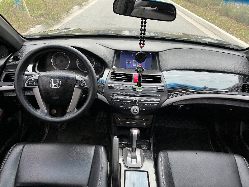 泰州08年本田雅阁3