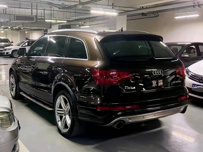 北京12年奥迪Q78