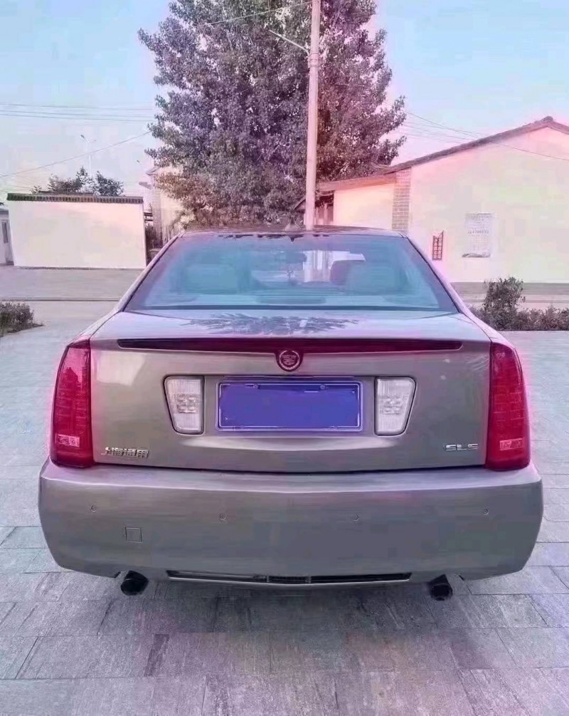 潍坊13年凯迪拉克赛威8