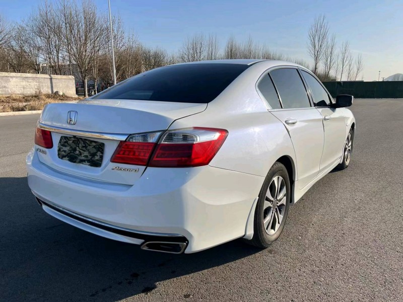 邢台16年本田雅阁6