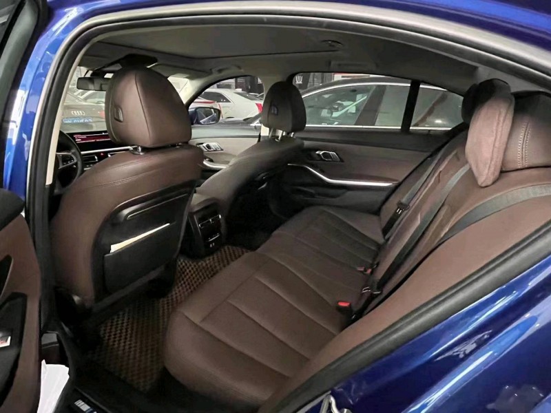 成都21年宝马3系4