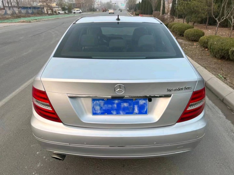东营11年奔驰C5