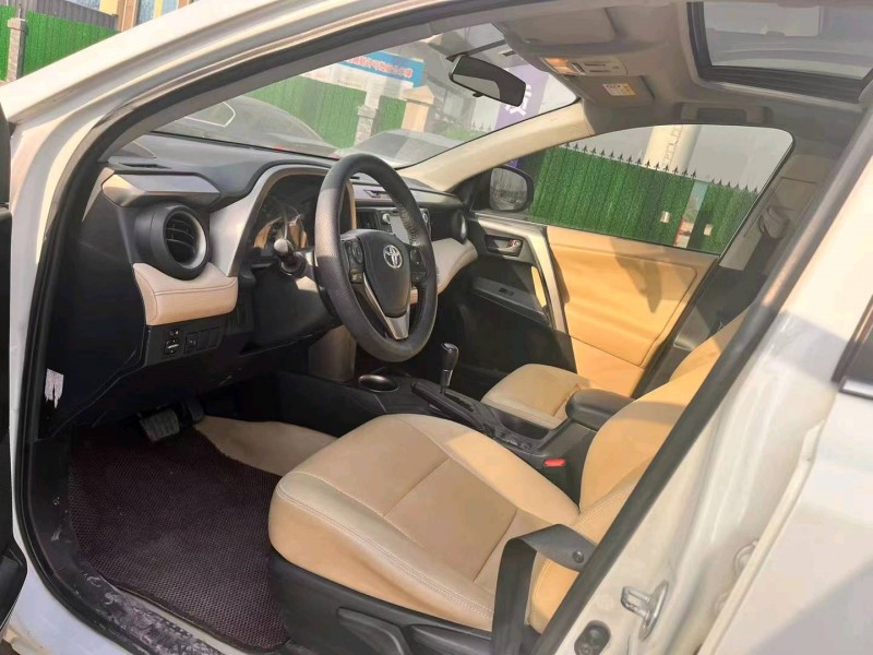 保定13年丰田RAV48