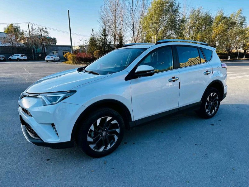沈阳17年丰田RAV42