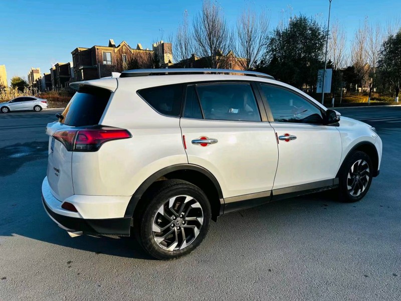 沈阳17年丰田RAV48