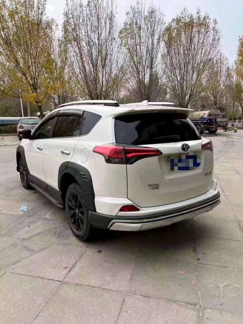 北京19年丰田RAV47