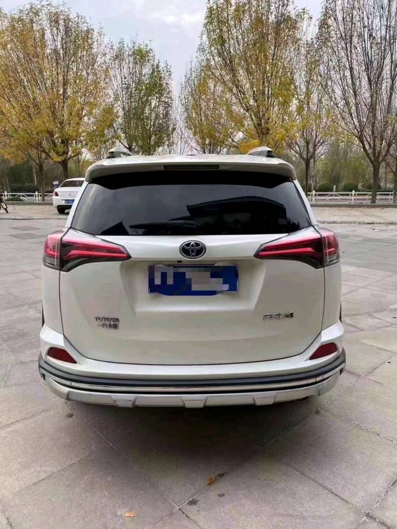北京19年丰田RAV49