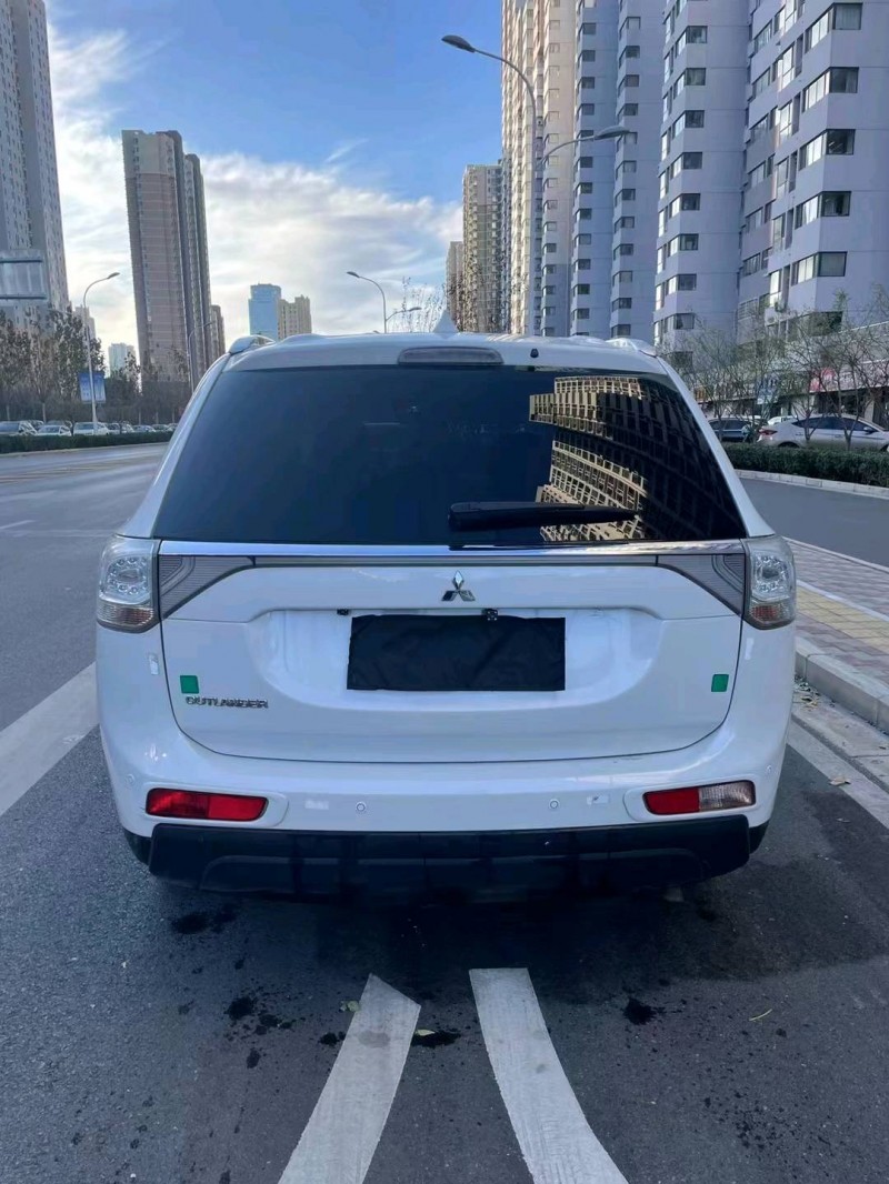 邯郸15年三菱欧蓝德2