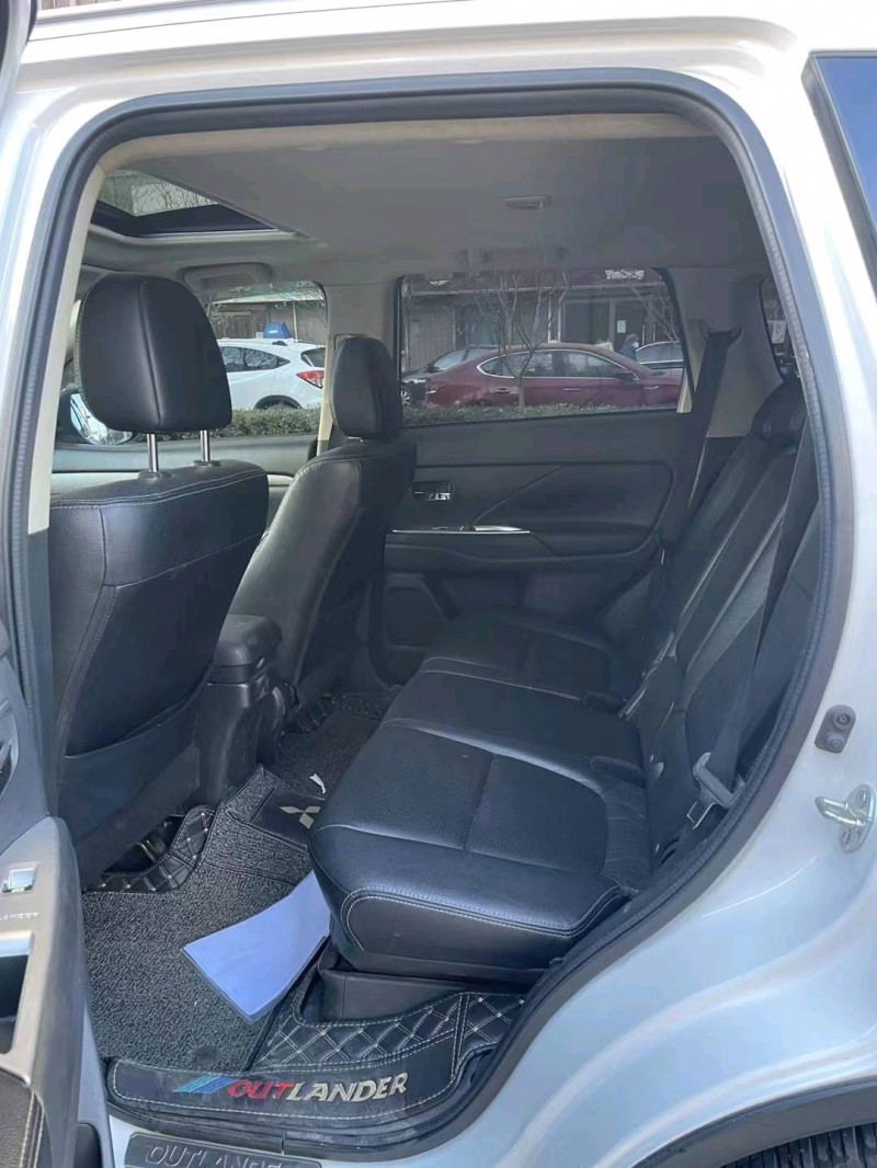 邯郸15年三菱欧蓝德3