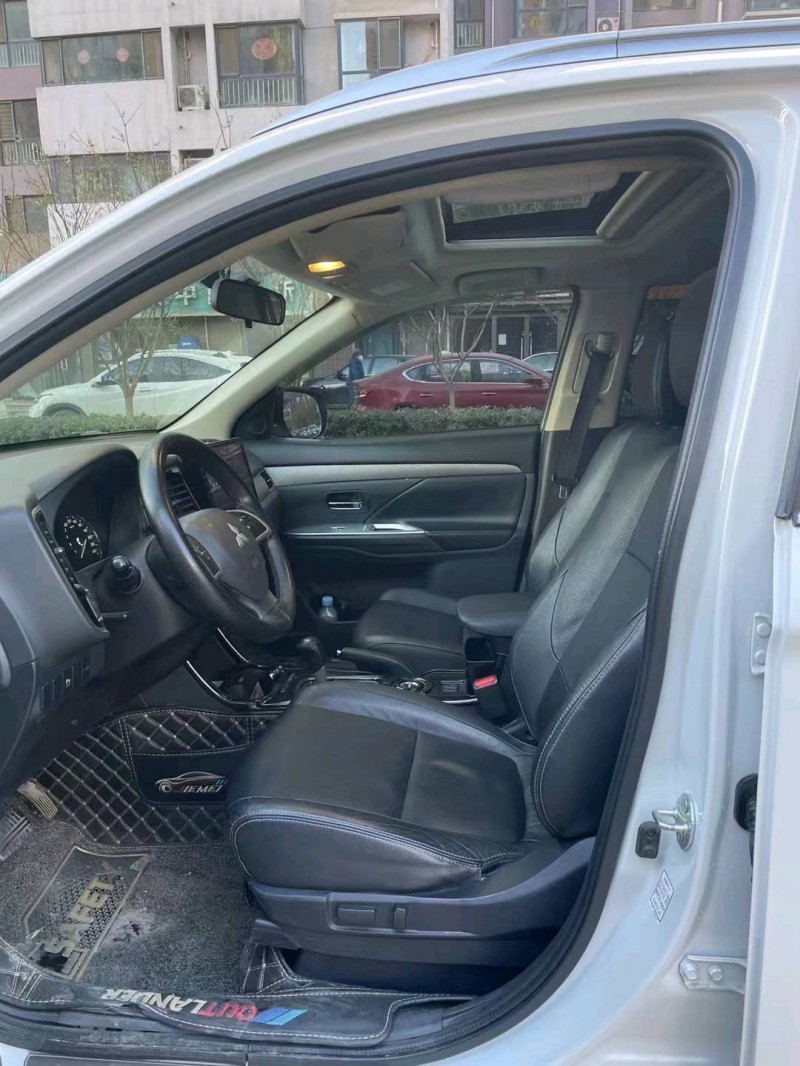 邯郸15年三菱欧蓝德7