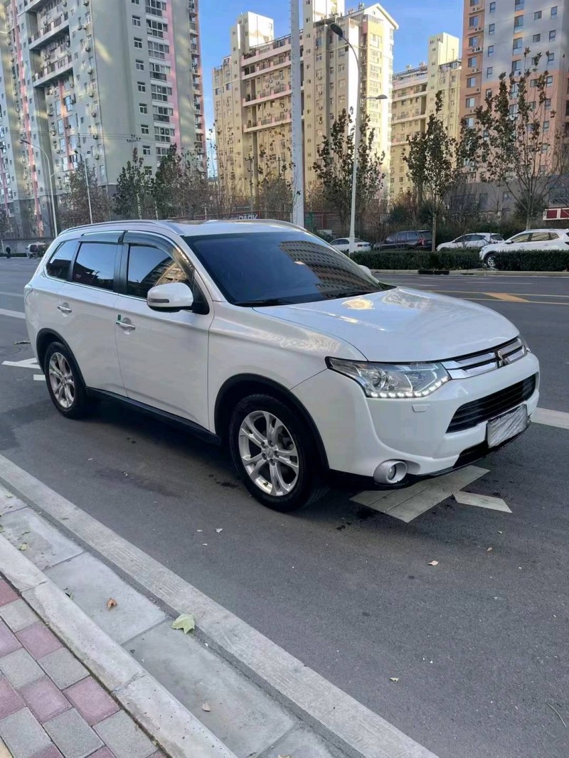 邯郸15年三菱欧蓝德6