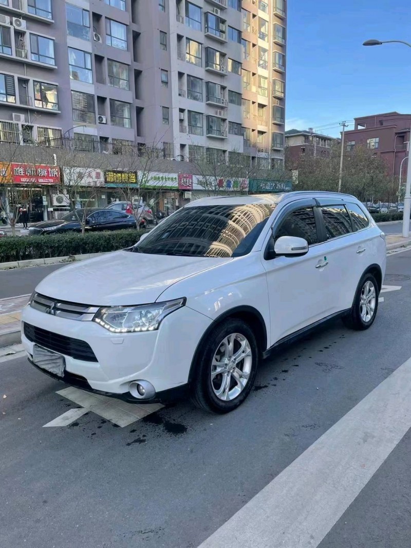 邯郸15年三菱欧蓝德9