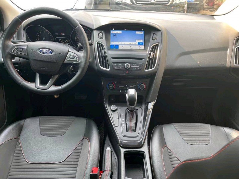 青岛17年福特福克斯5