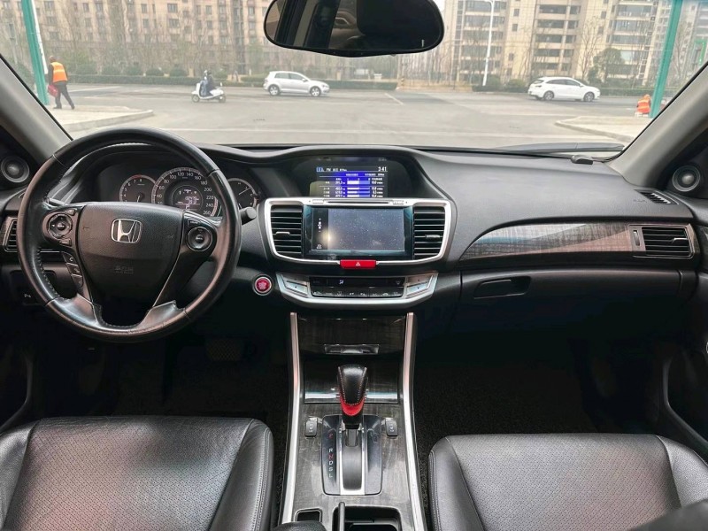 徐州14年本田雅阁7