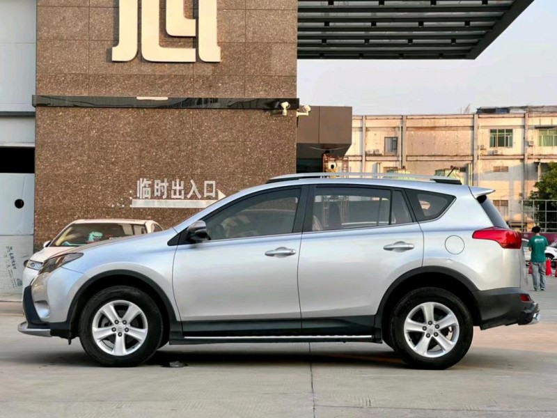 东莞15年丰田RAV44
