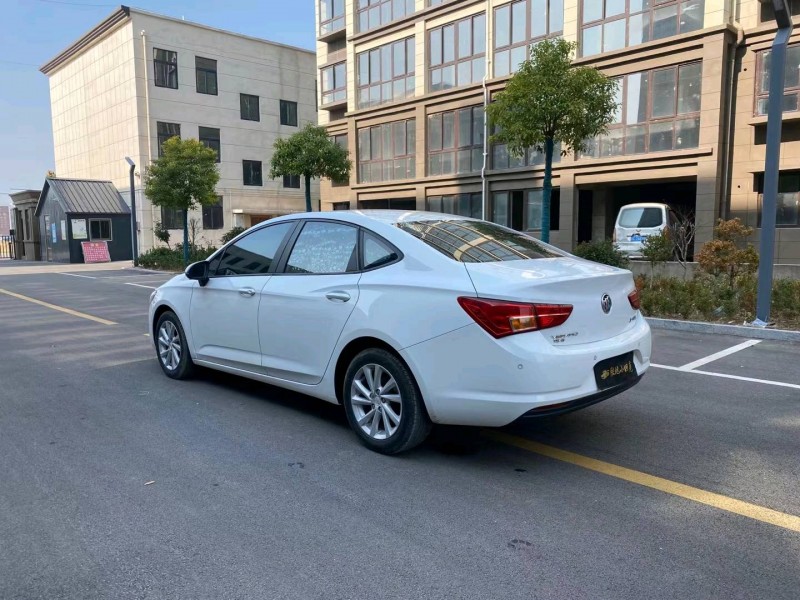 徐州17年别克威朗8