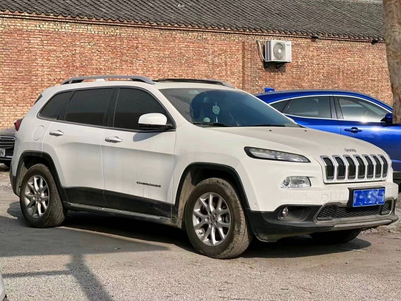 咸陽16年Jeep自由光2