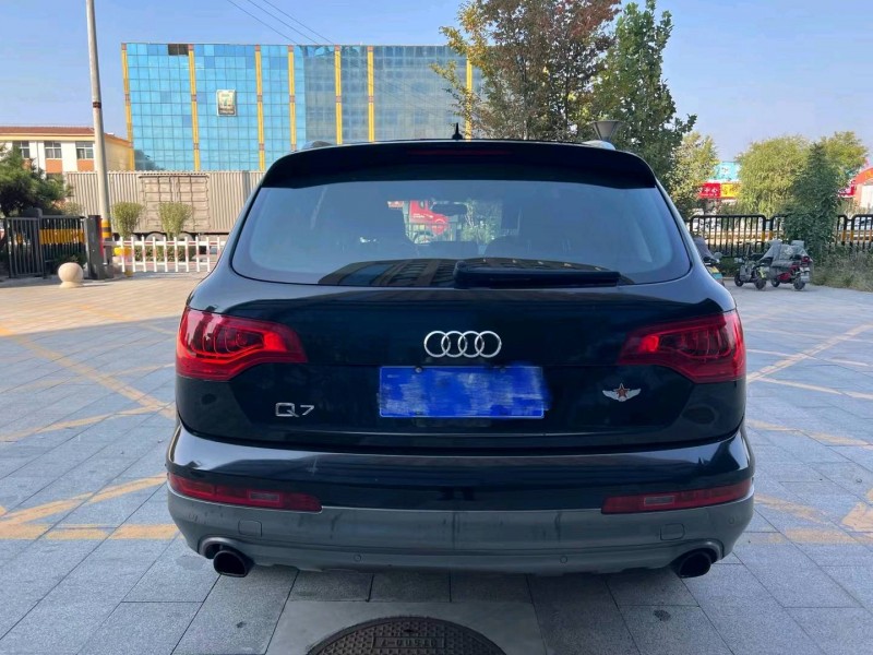 济宁12年奥迪Q78