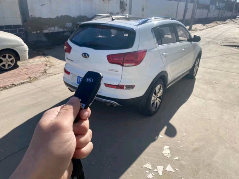 保定17年起亚智跑1