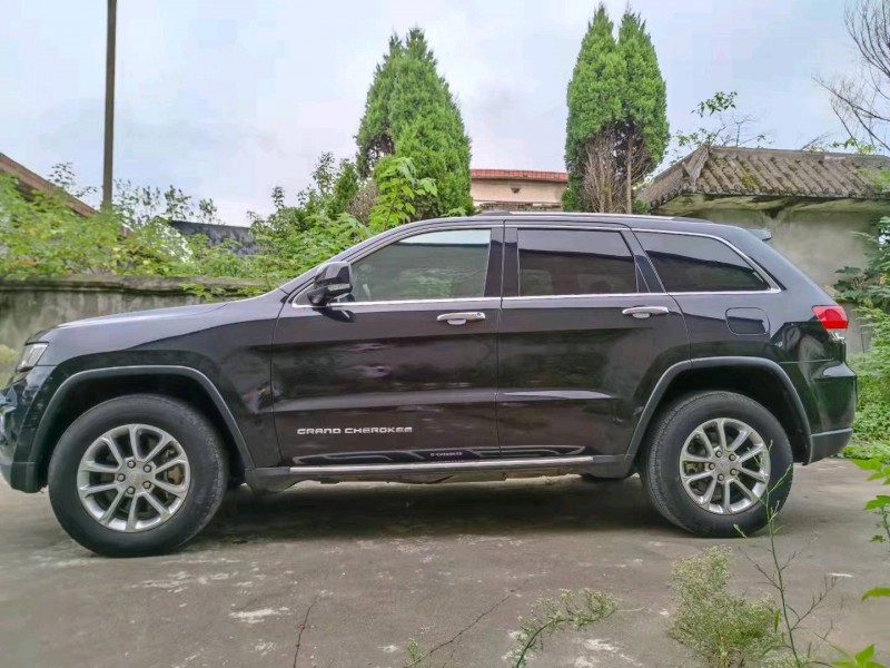 北京17年Jeep大切诺基3