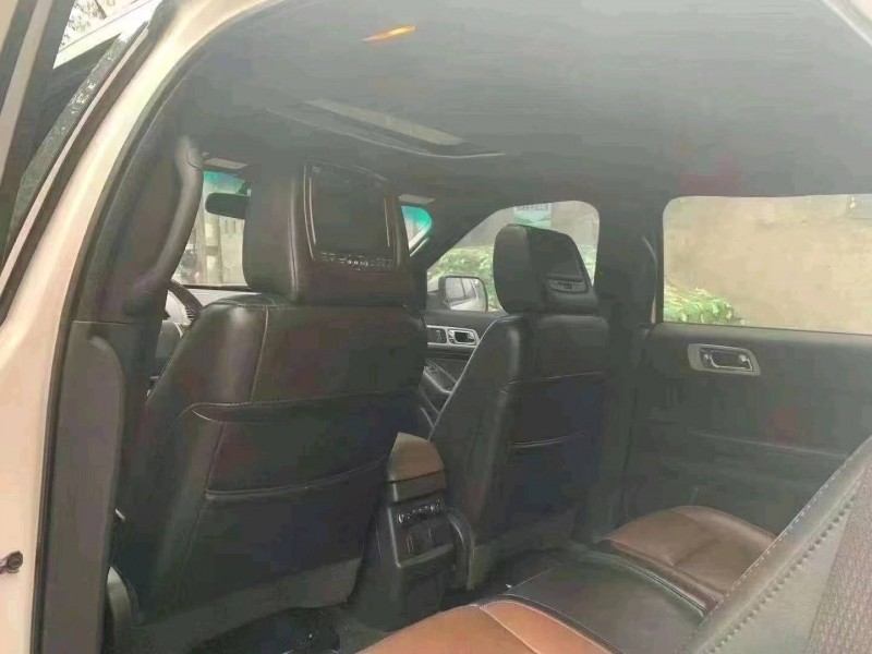 重庆15年福特探险者5