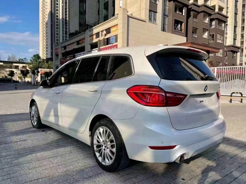 重庆19年宝马2系3
