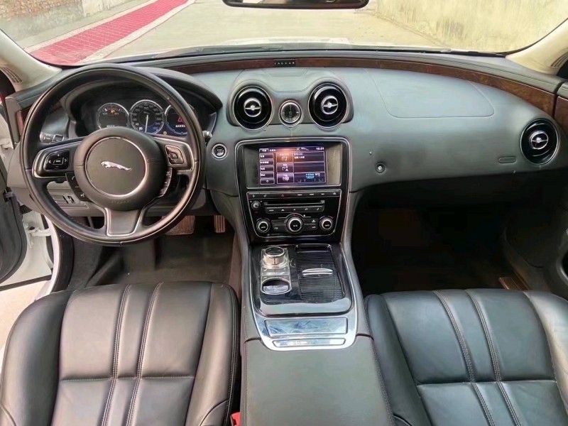 北京13年捷豹XJ8