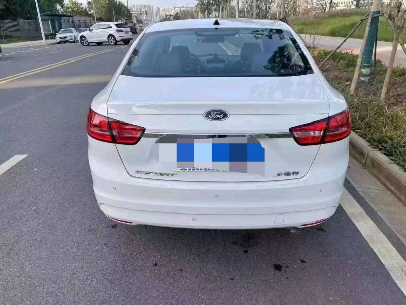 宜昌17年福特福睿斯2