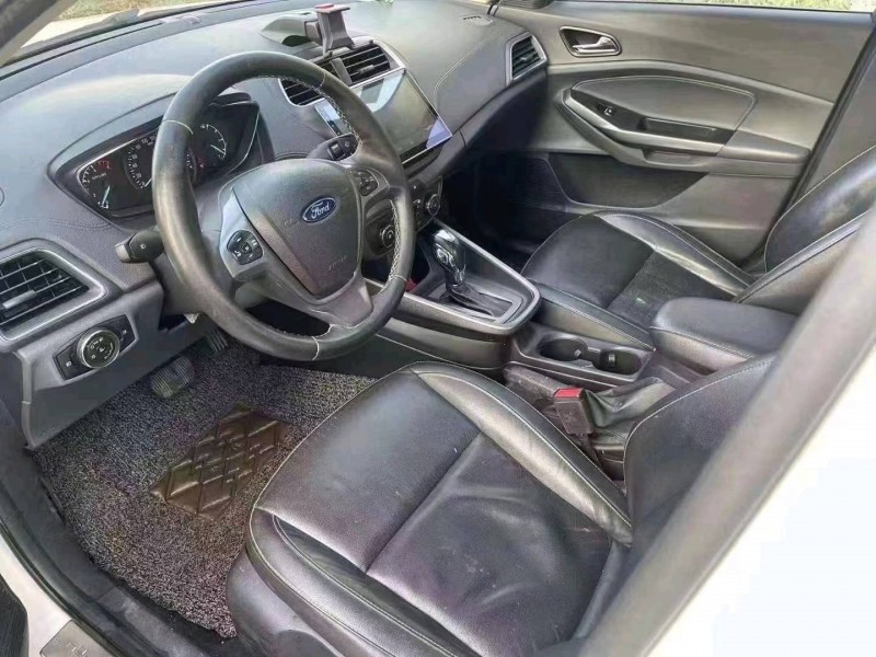 宜昌17年福特福睿斯8