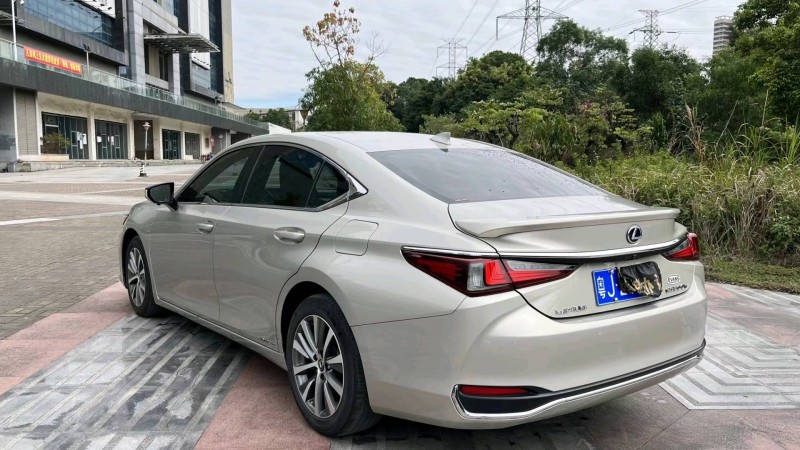 广州19年雷克萨斯ES4