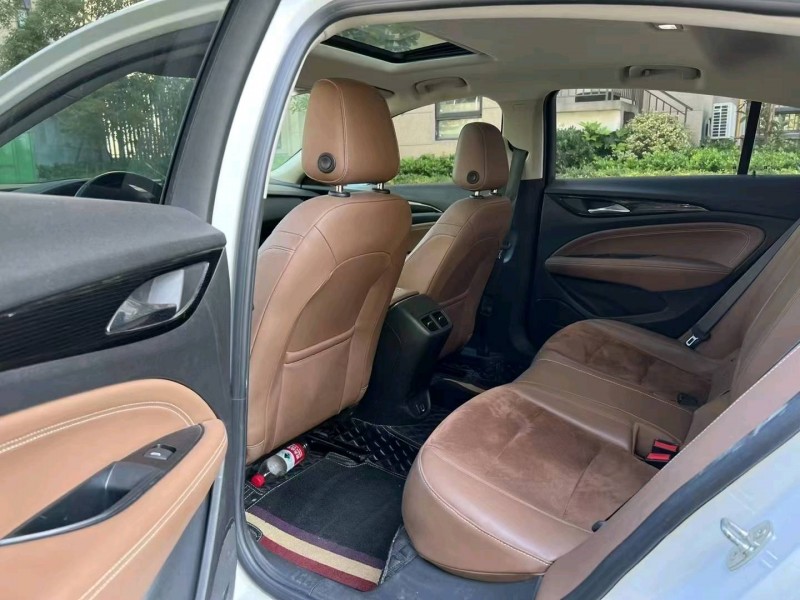 苏州18年别克君威5