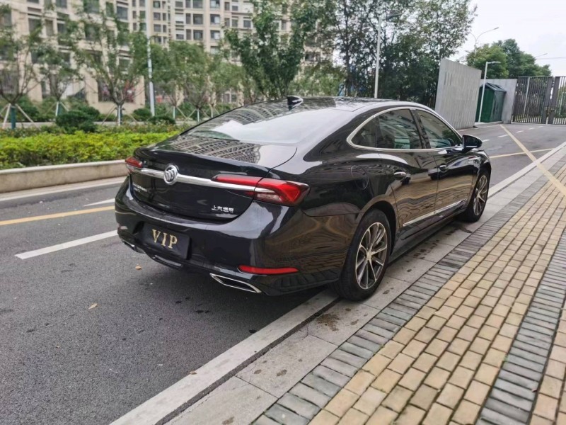 苏州20年别克君越8