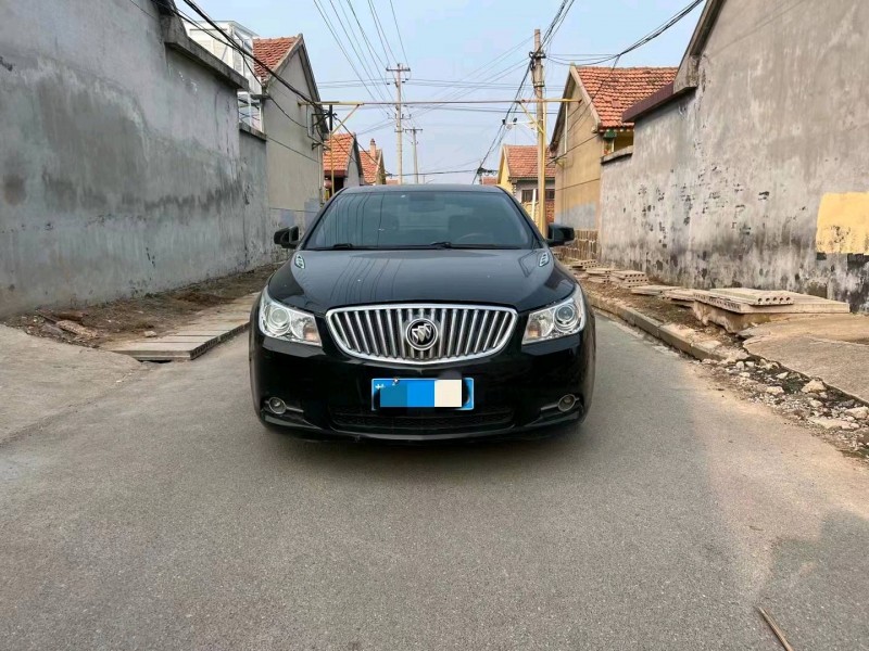 枣庄10年别克君越1