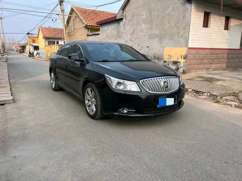 枣庄10年别克君越2