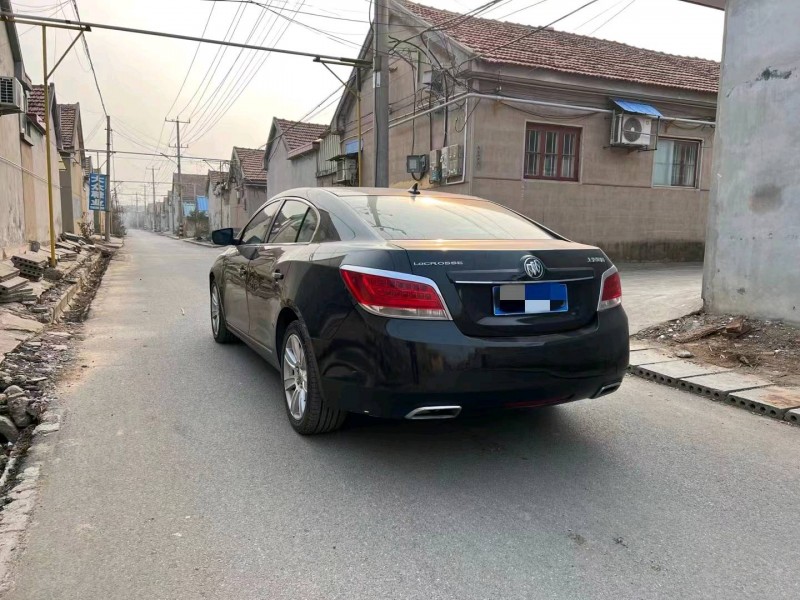 枣庄10年别克君越5