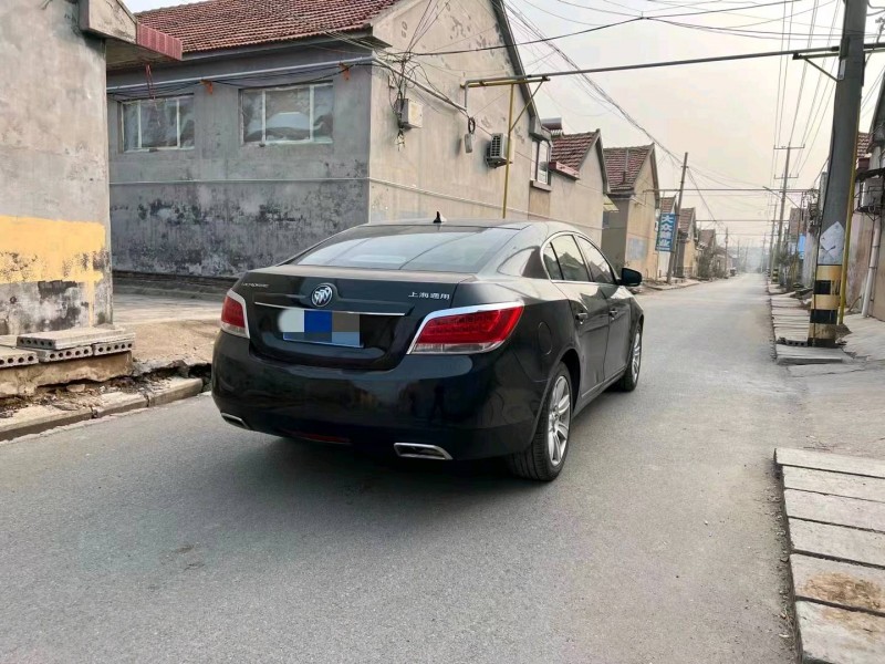 枣庄10年别克君越8