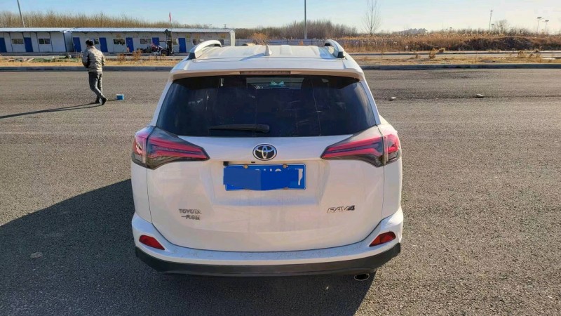 邯郸18年丰田RAV47