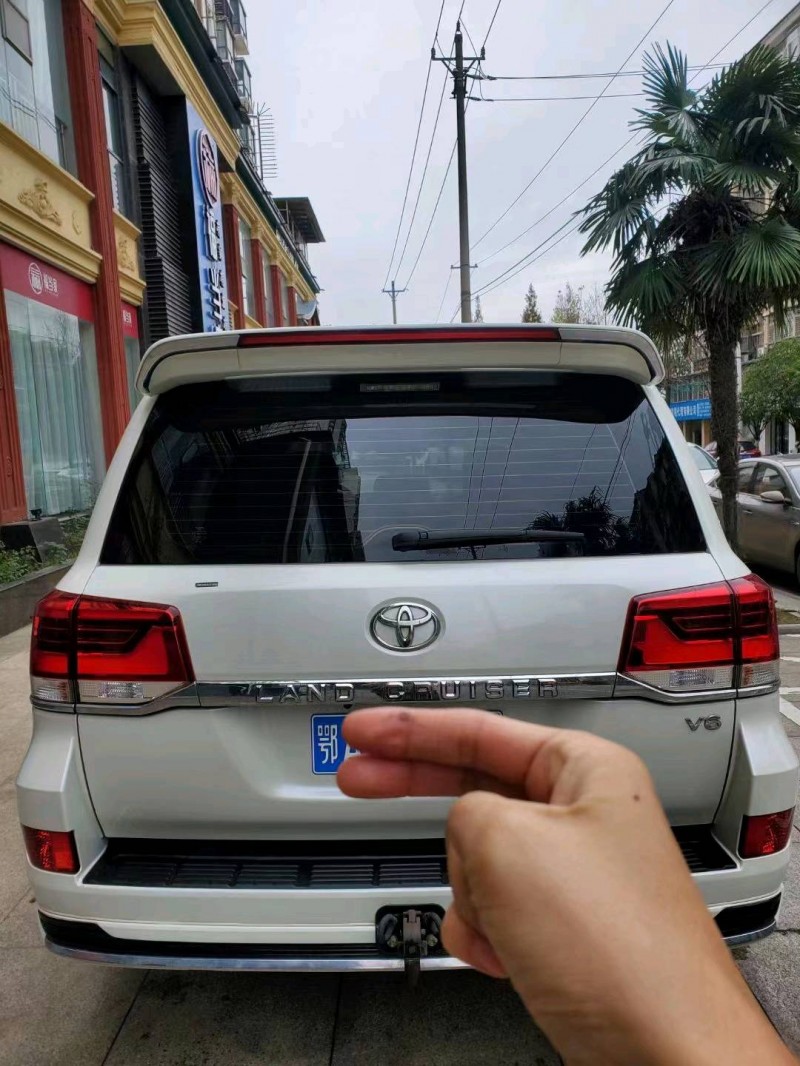 宜昌20年丰田兰德酷路泽8