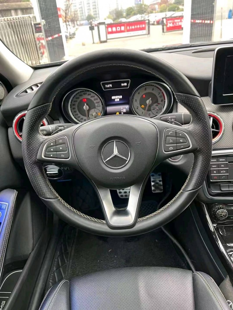 宜昌17年奔驰GLA9