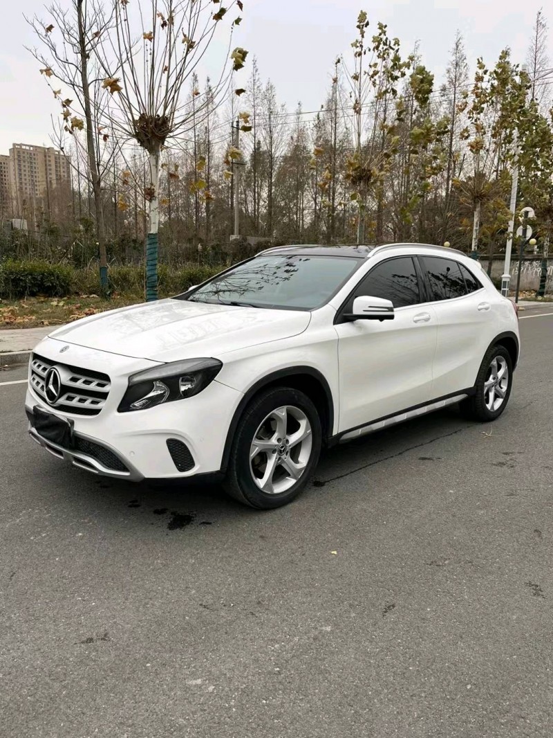 徐州18年奔驰GLA3