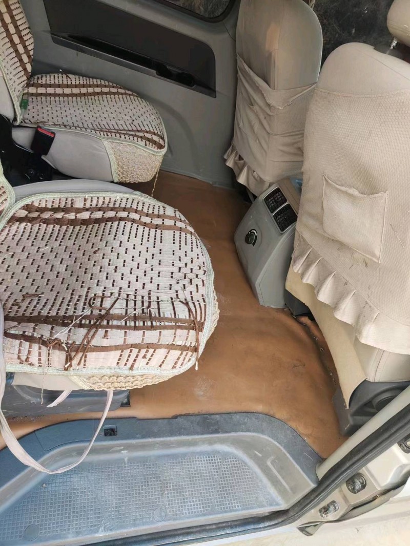 保定19年东风菱智6