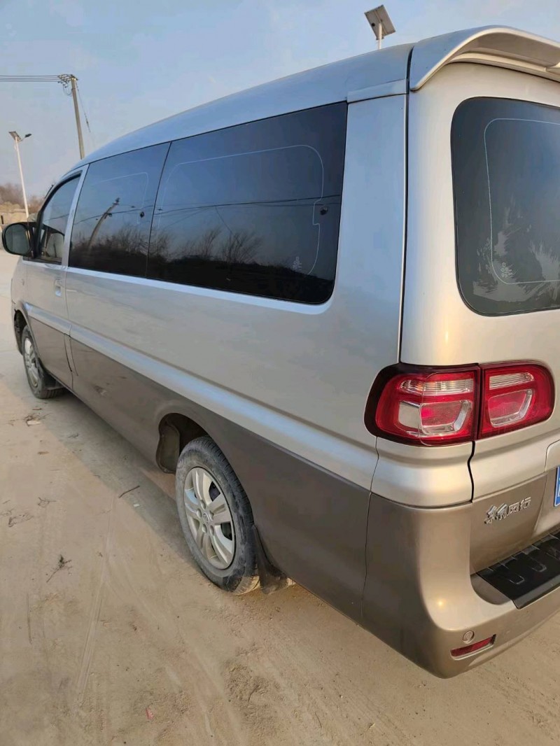 保定19年东风菱智7