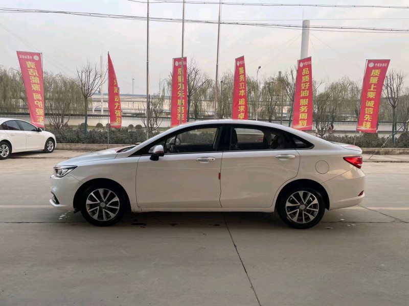 保定18年北汽绅宝D503