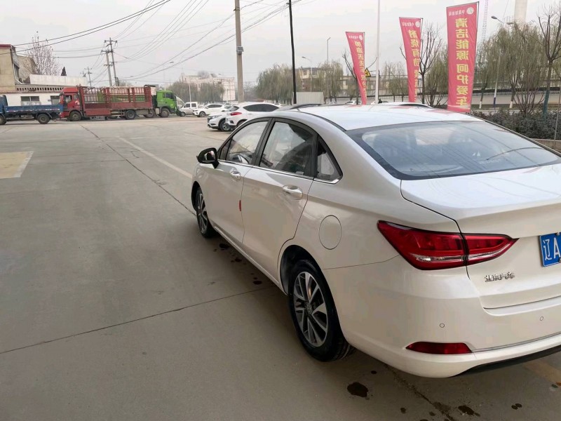 保定18年北汽绅宝D506