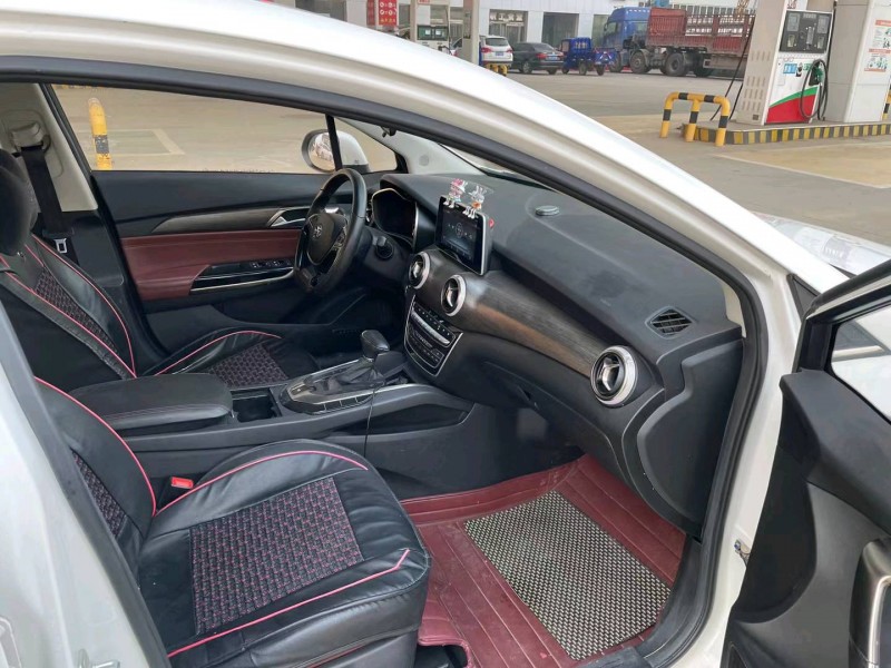 保定18年北汽绅宝D509