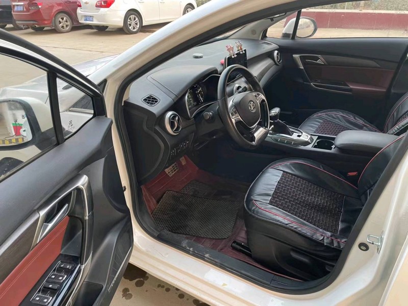 保定18年北汽绅宝D508